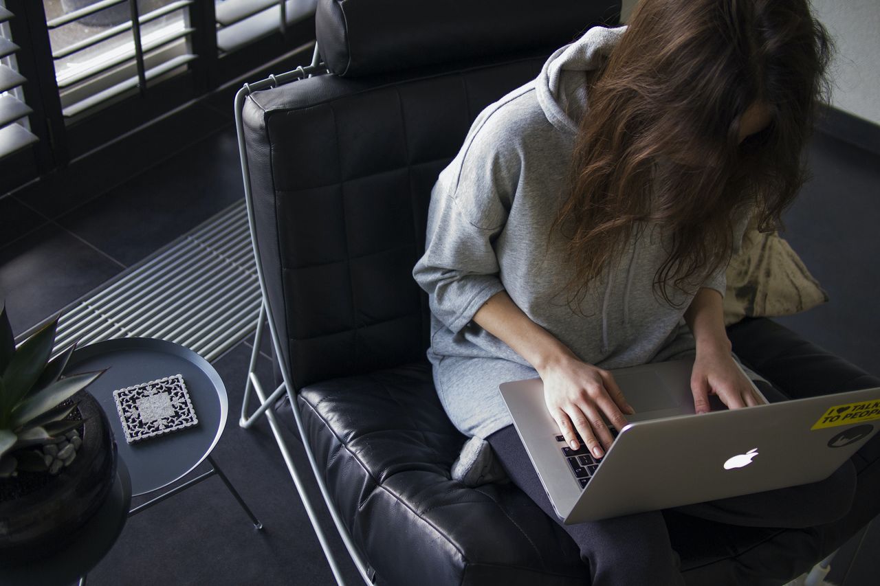 Podlaskie: Stracił 21 tys. zł. Myślał, że gra ze znajomą w internetową grę