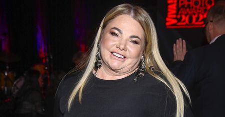 Katarzyna Niezgoda w czerni na gali. Na ściance pozowała z partnerem