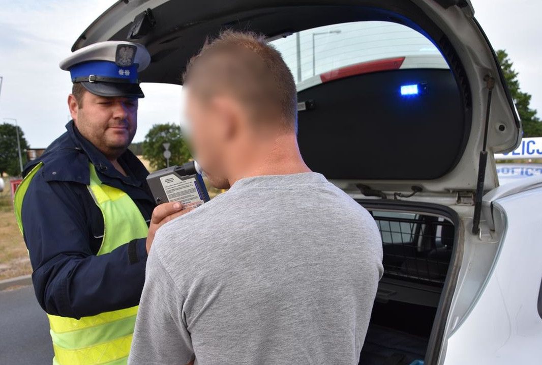 W tej historii poraża nie tylko lekceważenie przepisów przez kierowcę, ale i bezmyślność pasażerów