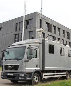 Wrocław. Noga z gazu. Drogówka ma mobilne centrum monitoringu