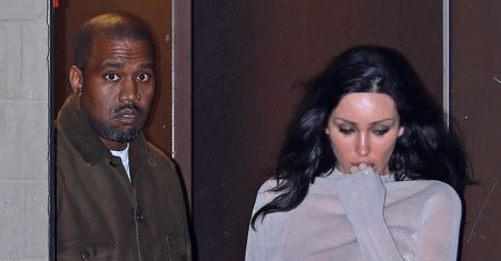 Smutna Bianca Censori w rajstopach świeci stanikiem, opuszczając kino z Kanye Westem (FOTO)