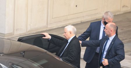 Kaczyński i PiS w tarapatach. Nowy sondaż WP
