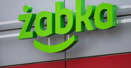 Żabka wkroczyła na warszawski parkiet. Debiut giganta handlu