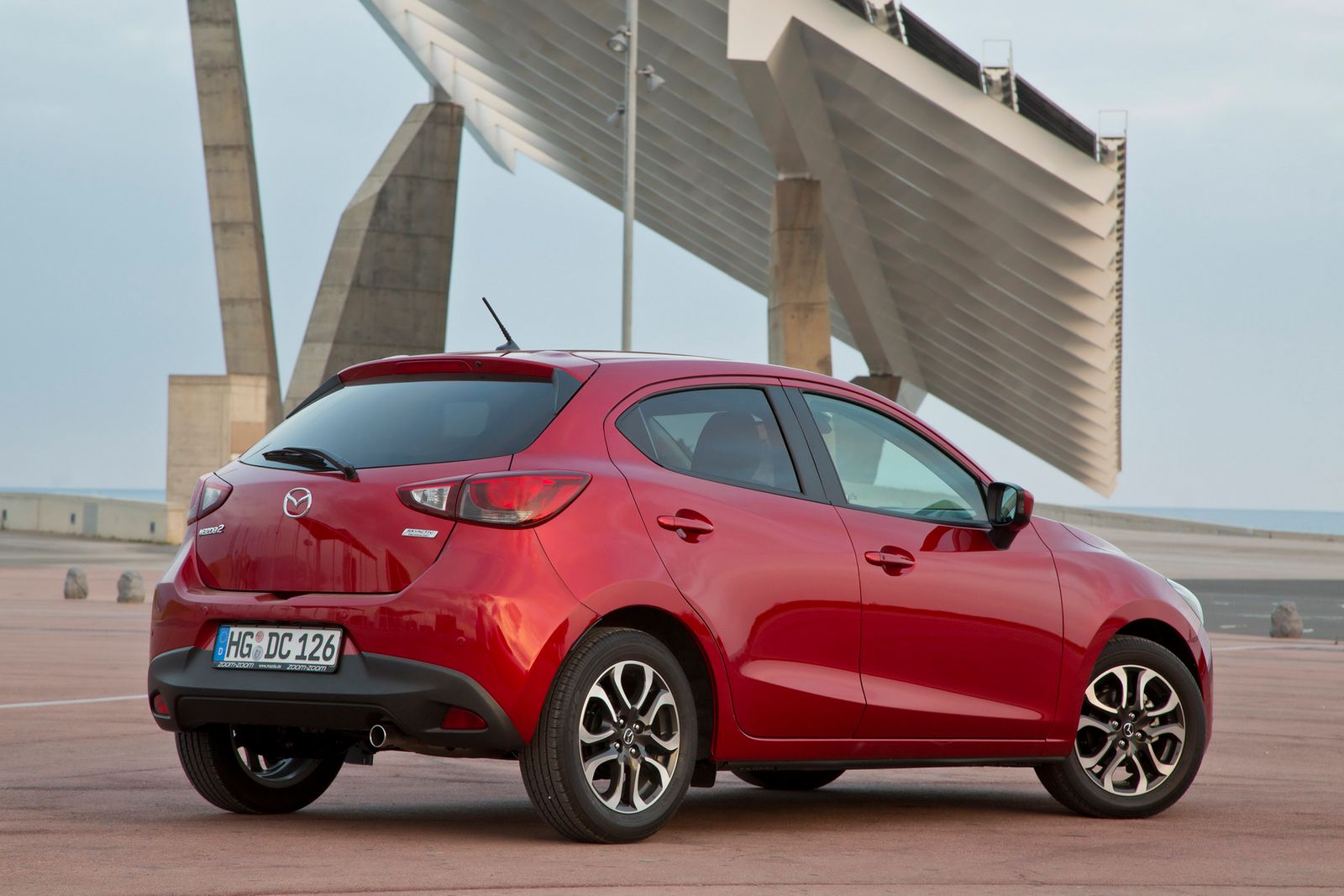 Europejska Mazda 2 – obszerna galeria zdjęć 13