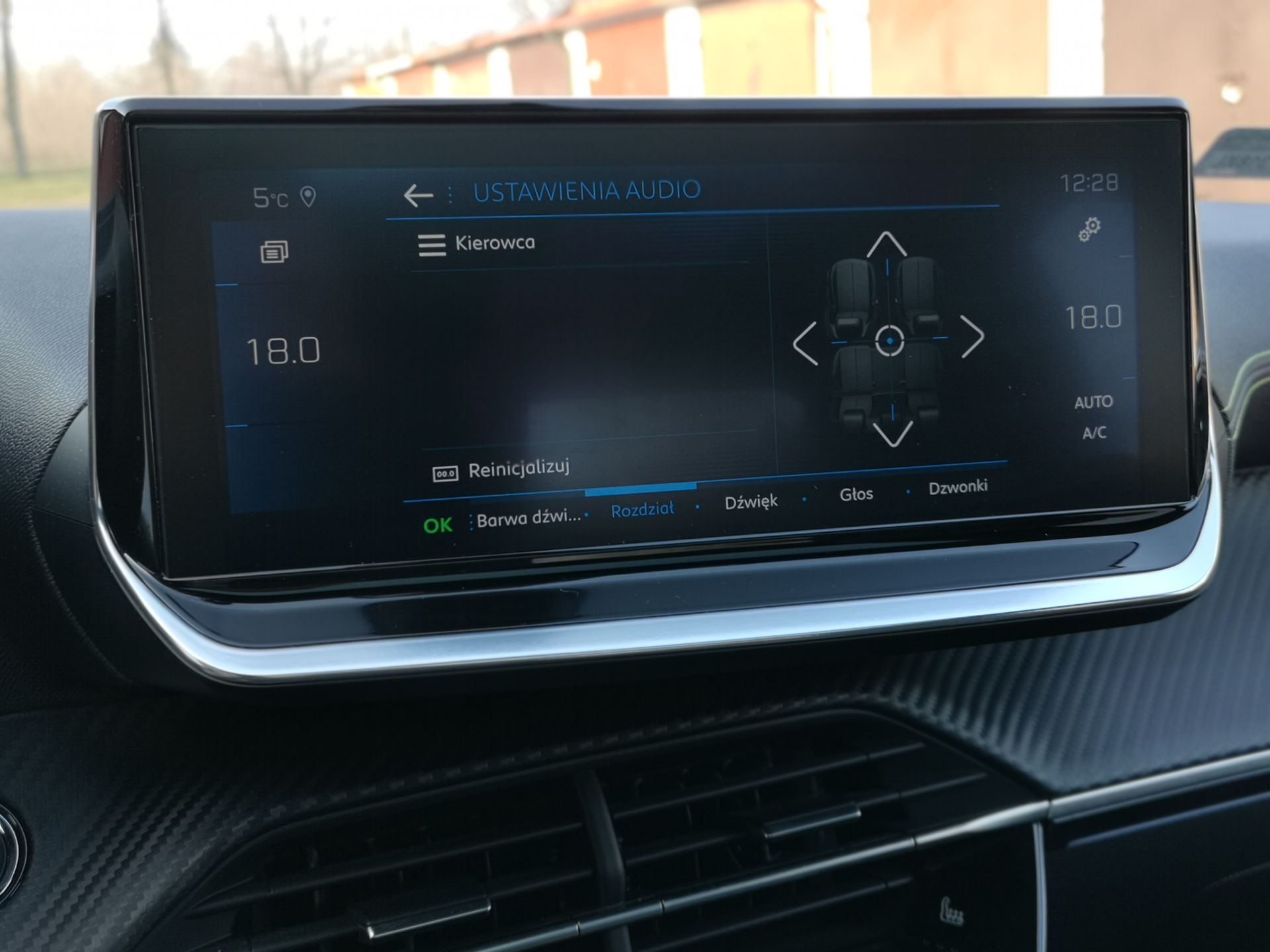 Peugeot 208 GT Line: wirtualne zegary 3D oraz obsługa systemu 35