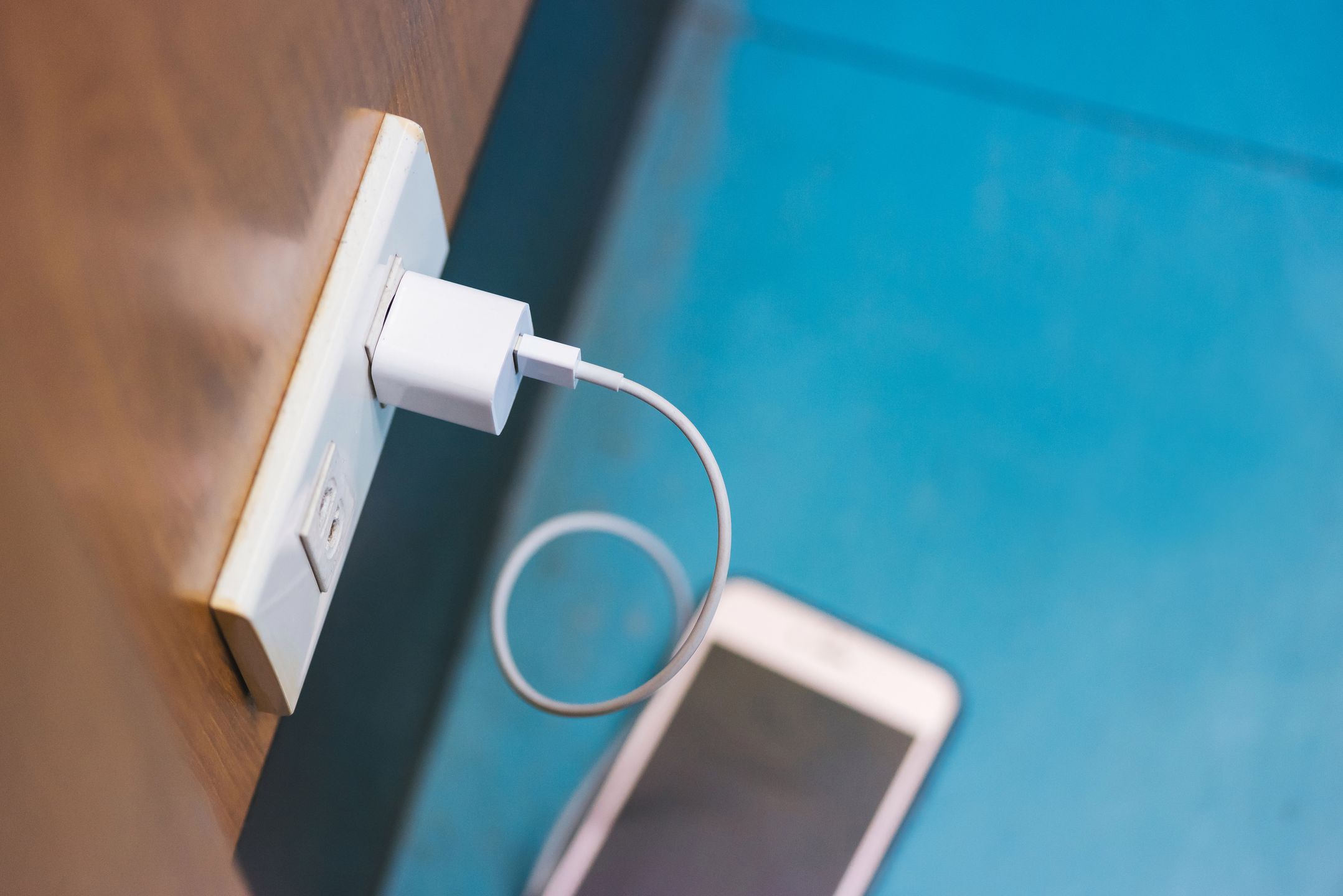 Telefon długo się ładuje? Nie zmieniaj baterii, tylko ładowarkę 3