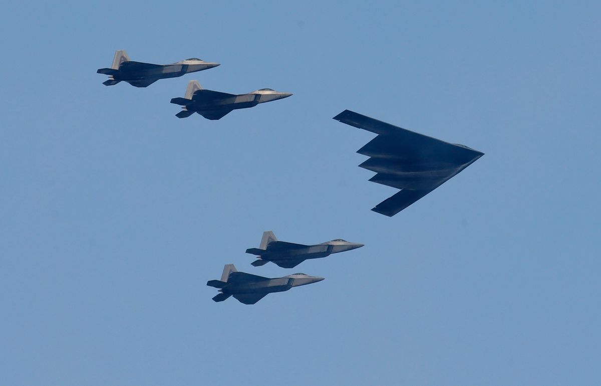 Bombowiec B-2 podczas parady z okazji Dnia Niepodległości 4 lipca 2020