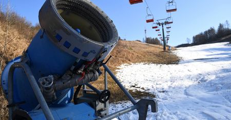 Apeniny bez śniegu. Stoki zamknięte. "Skutki mogą być nieodwracalne"