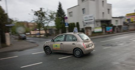 Zawodowy kierowca i matka niepełnosprawnego dziecka. Prawie 200 osób straci prawo jazdy