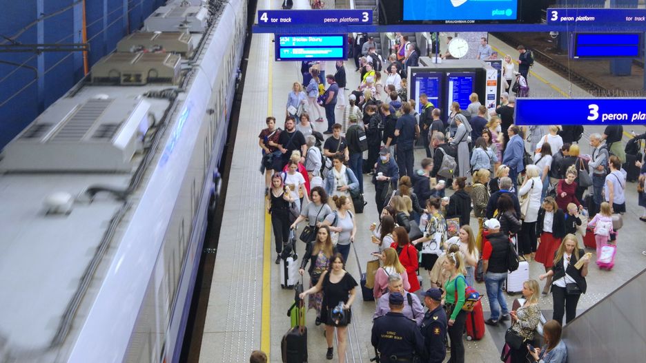 Pasażerowie w piątek skarżą się na duże opóźnienia na kolei