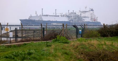 PGNiG czeka na sześć gazowców z LNG. To odpowiedź na szantaż Władimira Putina