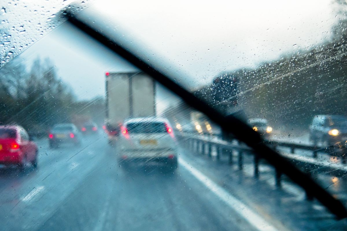 Pogoda deszcz ulica autostrada samochody opady