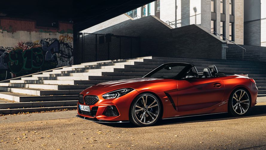 Z zewnątrz AC Schnitzer wprowadził drobne, kosmetyczne zmiany, a wzrok przykuwają głównie 20-calowe obręcze