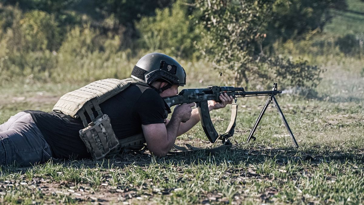 �wiczenia na poligonie
Donbas, Ukraina, 13.08.2022. Na zdj�ciach z 6 bm. �wiczenia strzeleckie �o�nierzy ukrai�skich na poligonie w regionie Donbasu. Trwa inwazja Rosji na Ukrain�. (jm) PAP/Vladyslav Karpovych
Vladyslav Karpovych
�wiczenia, poligon, strzelanie, strzeleckie, trening, wojsko, �o�nierz, �o�nierze, atak Rosji na Ukrain�, inwazja, konflikt zbrojny, rosyjska, rosyjski, sytuacja na Ukrainie, Ukrai�cy, Wojna na Ukrainie, wojna w Ukrainie, wojskowe, wok� Ukrainy