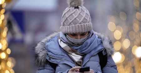 Od "Mamo, daj 10 zł" po "Babciu, spłać mi kredyt". Młodzi chcą żyć za pieniądze bliskich?
