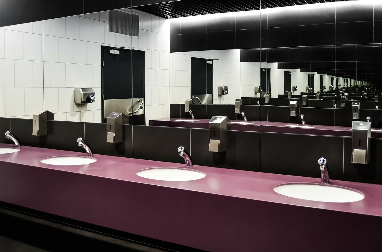 Publiczne toalety są siedliskiem wielu patogenów