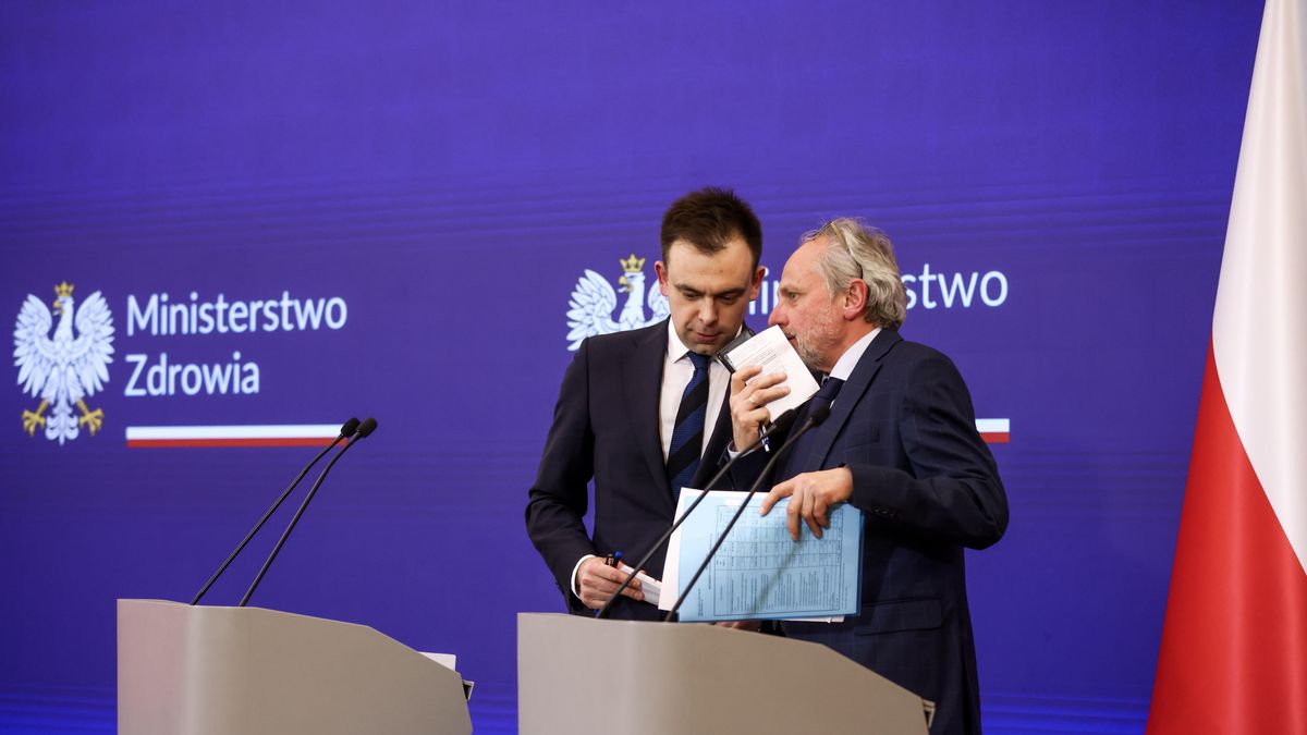 Andrzej Doma�ski, Jaros�aw Neneman
Warszawa, 21.03.2024. Minister finans�w Andrzej Doma�ski (L) i wiceminister tego� resortu Jaros�aw Neneman (P) podczas konferencji prasowej w siedzibie KPRM w Warszawie, 21 bm. Temat: "Zmiany w sk�adce zdrowotnej dla przedsi�biorc�w". (ls/ibor) PAP/Leszek Szyma�ski
Leszek Szyma�ski
dla przedsi�biorc�w, fiskalna, fiskus, Kancelaria Prezesa Rady Ministr�w, konferencja, ministra, na nowo, naliczania, naliczanie, nowa, nowe za�o�enia, podatek, podatki, polityk, polityka, prasowa, prezentacja, prezentowanie, przedsi�biorc�w, przedstawianie, przedstawienie, skala podatkowa, sk�adka zdrowotna, sk�adki zdrowotne, szef resortu