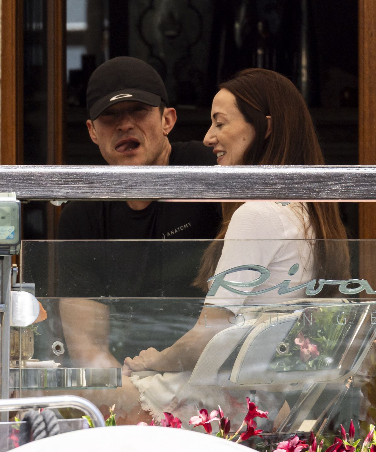 Orlando Bloom na kawce z tajemniczą nieznajomą