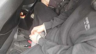 Kuriozalne tłumaczenie młodych mężczyzn. Wmawiali policjantom, że znaleźli mefedron na ulicy