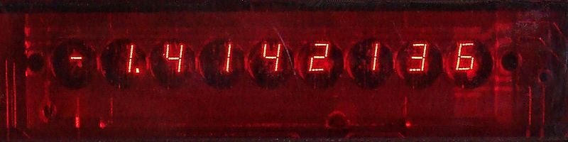 Ekran starego kalkulatora LED-owego (Fot. Wikipedia/Loadmaster/GNU FDL)