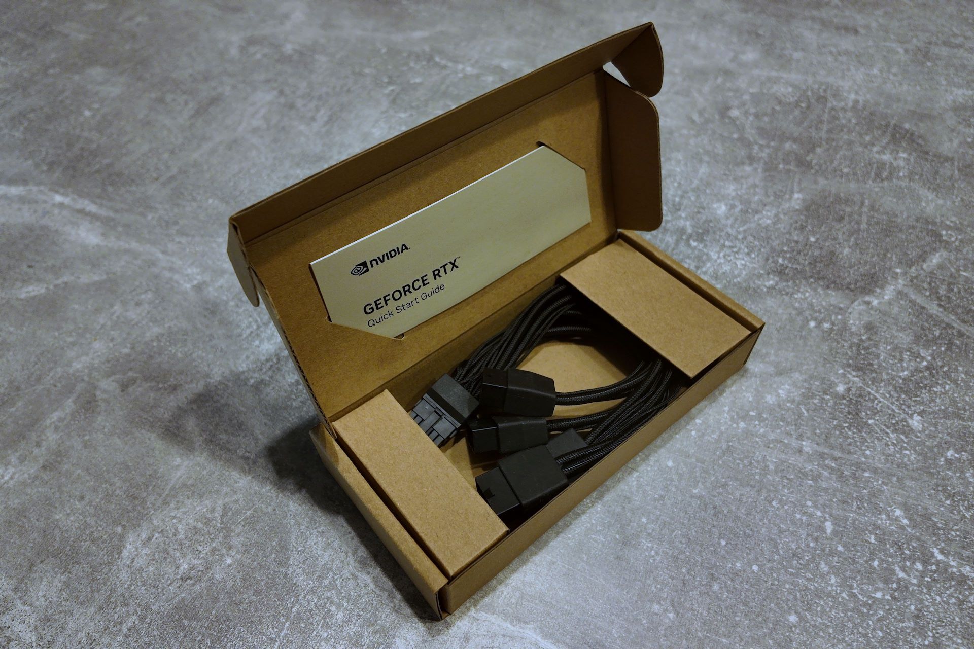 GeForce RTX 5090 - adapter zasilania