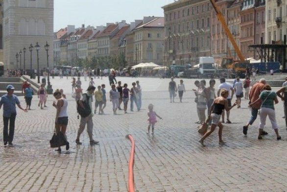 Upały w stolicy nie słabną. Ratusz przypomina o zachowaniu ostrożności