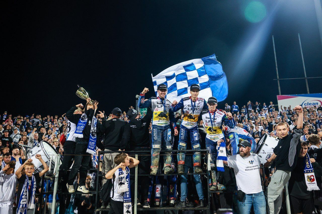 Komplet publiczności kibicował żużlowcom na stadionie im. Alfreda Smoczyka podczas meczu FOGO Unii Leszno z Abramczyk Polonią Bydgoszcz