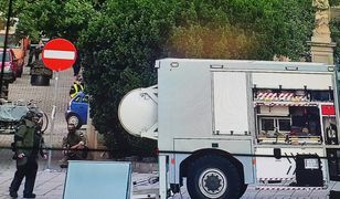 "Bardzo poważna sytuacja". Ewakuacja na Krakowskim Przedmieściu