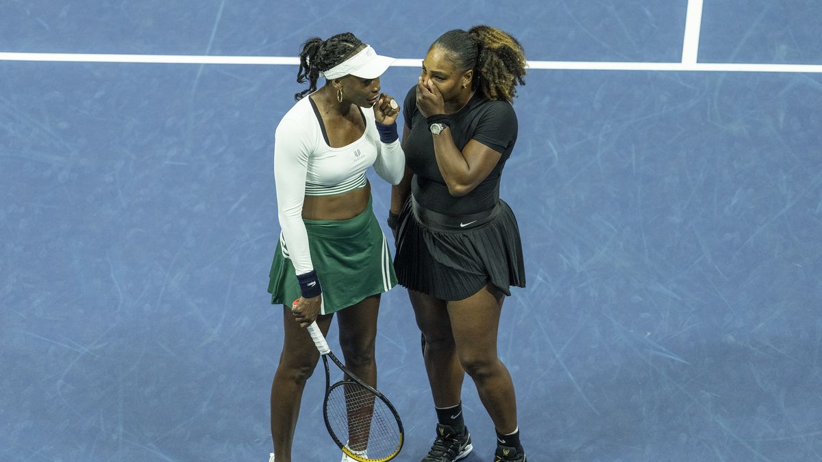 NEW YORK, US - SEPTEMBER 01: Serena Williams and Venus Williams talk to each other during 1st round of women doubles US Open Championships against Lucie Hradecka and Linda Noskova of Czech Republic at Billie Jean King National Tennis Center in New York on September 1, 2022. Hradecka/Noskova won in straight sets. (Photo by Lev Radin/Anadolu Agency via Getty Images)