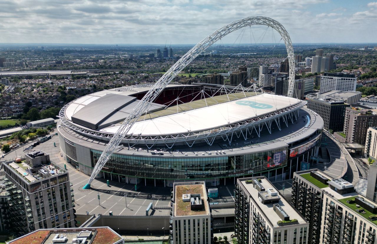 Brytyjskie media: agent miał grozić piłkarzowi bronią