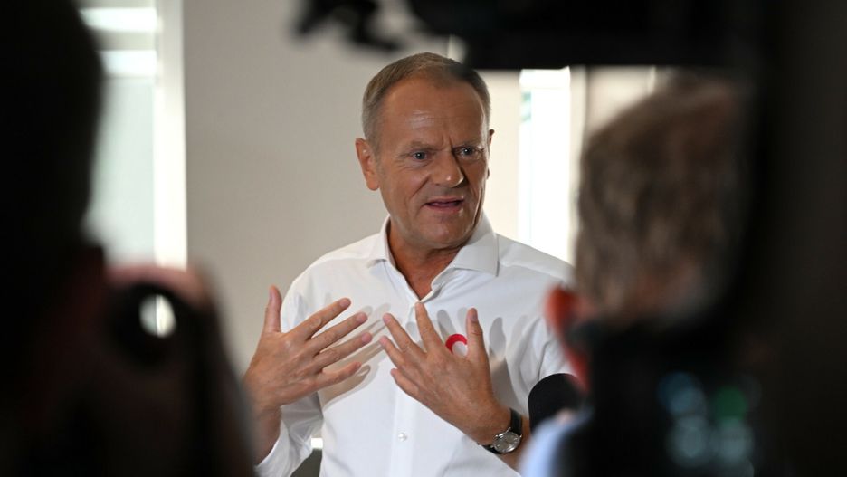 Donald Tusk w Brzezinach
20.09.2023 Brzeziny Przewodniczacy Platformy Obywatelskiej Donald Tusk rozpoczal akcje objazdu Polski Tuskobusem od spotkania z mieszkancami Brzezin w sprawie CPK N/z Donald Tusk Fot. Lukasz Szrlag/REPORTER
LUKASZ SZELAG/REPORTER