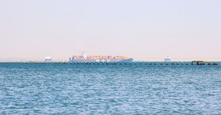 Płynął z Arabii Saudyjskiej. Statek United VIII został ostrzelany