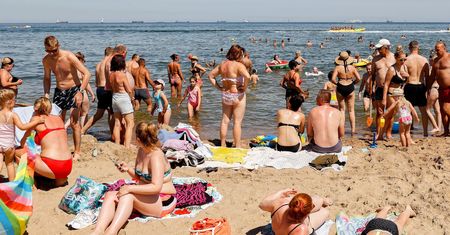 Pracuje w barze na plaży. Zdradza kulisy