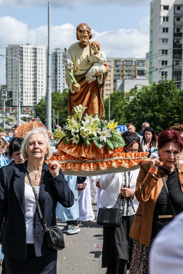 Obchody święta Najświętszego Ciała i Krwi Pańskiej na ulicach Gdańska 19 czerwca 2025 roku.