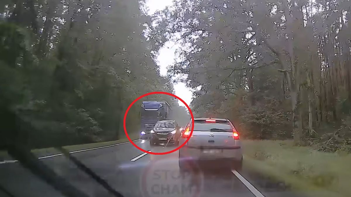 Kierujący wyprzedzał ciężarówkę, o mały włos nie doszło do czołówki  