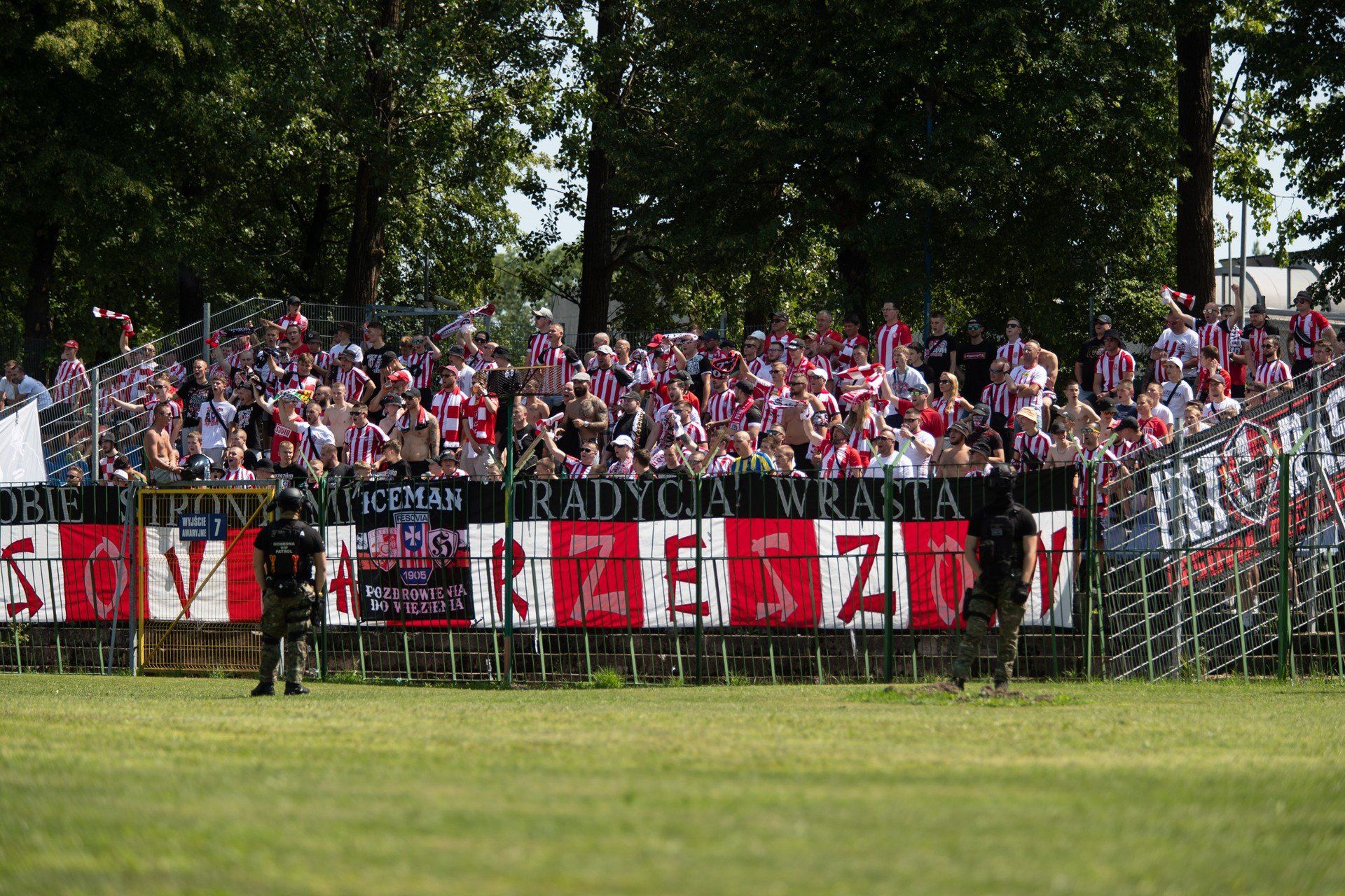 09.08.2025 KRAKOW HUTNIK KRAKOW RESOVIA RESZOW MECZ PILKA NOZNA TRENERZY KIBICE SPORT BOISKO MURAWA OPRAWA FOT. SZYMON KORTA / POLSKA PRESS