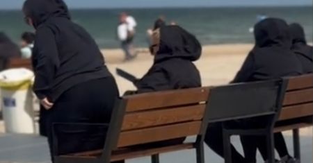 Wideo z plaży w Gdańsku. Nie każdy by się odważył