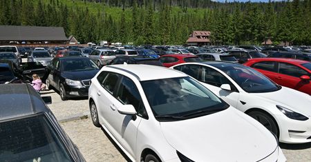 Afera parkingowa przed Morskim Okiem. "Wyłudzają pieniądze"