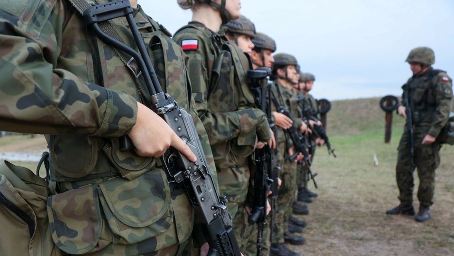 Spotkanie ministra B?aszczaka z ?o?nierzami
Fot. Wojciech Olkusnik/East News, Warszawa Wesola, 12.10.2023.  1. Warszawska Brygada Pancernej w Warszawie Wesolej. Spotkanie ministra obrony narodowej Mariusza Blaszczak z zolnierzami dobrowolnej zasadniczej sluzby wojskowej.
Wojciech Olkusnik