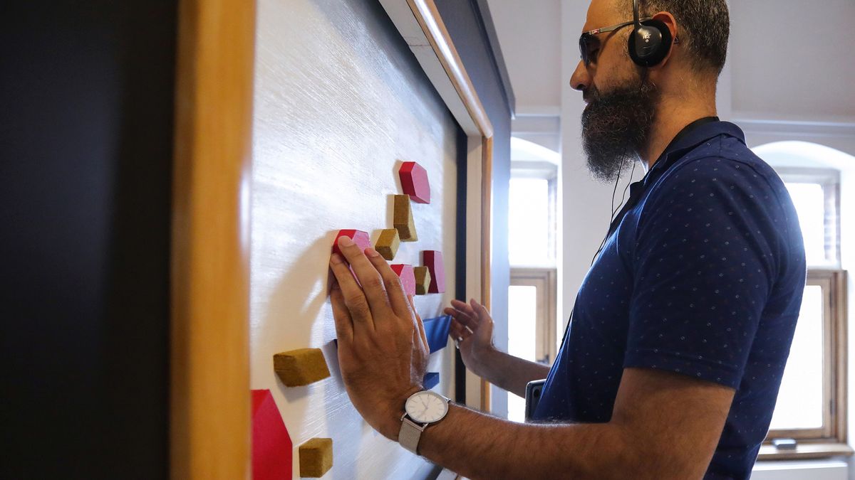 Jak wygląda wystawa dla niewidomych? Tak odbierają sztukę 1