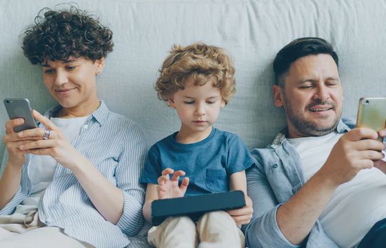 Australia daje dobry przykład. O słuszności ograniczenia social mediów dzieciom [OPINIA]