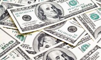 Dolar przebił kolejną barierę. Po rekordach nie ma już śladu