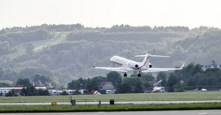 Samolot z Andrzejem Dudą już w Rzeszowie. Wcześniej awaryjne lądowanie