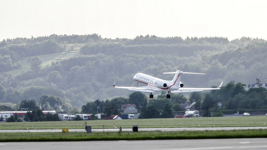 Samolot prezydencki z Andrzejem Dudą na pokładzie lądował awaryjnie na Lotnisku Chopina. Zdjęcie ilustracyjne 