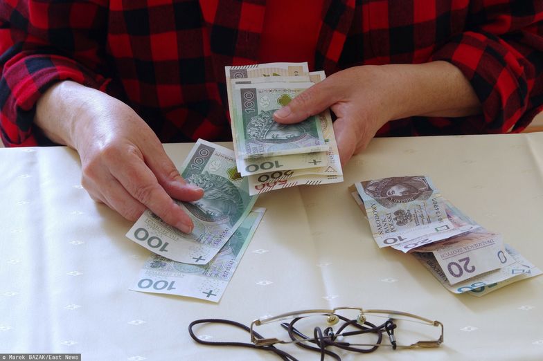 Stock Marek Bazak
Fot. Zofia i Marek Bazak/East News
N/z liczenie domowego budzetu - problemy finansowe w roku 2023.
ZOFIA BAZAK