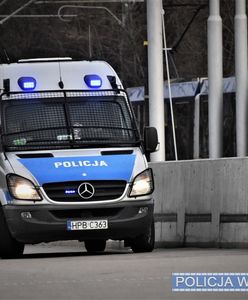 Wrocław. Policjanci przez okno wskoczyli do jadącego Mercedesa. Kierowca był nietrzeźwy