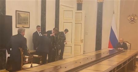 Tak potraktował go Putin. Ludzie patrzą i kpią
