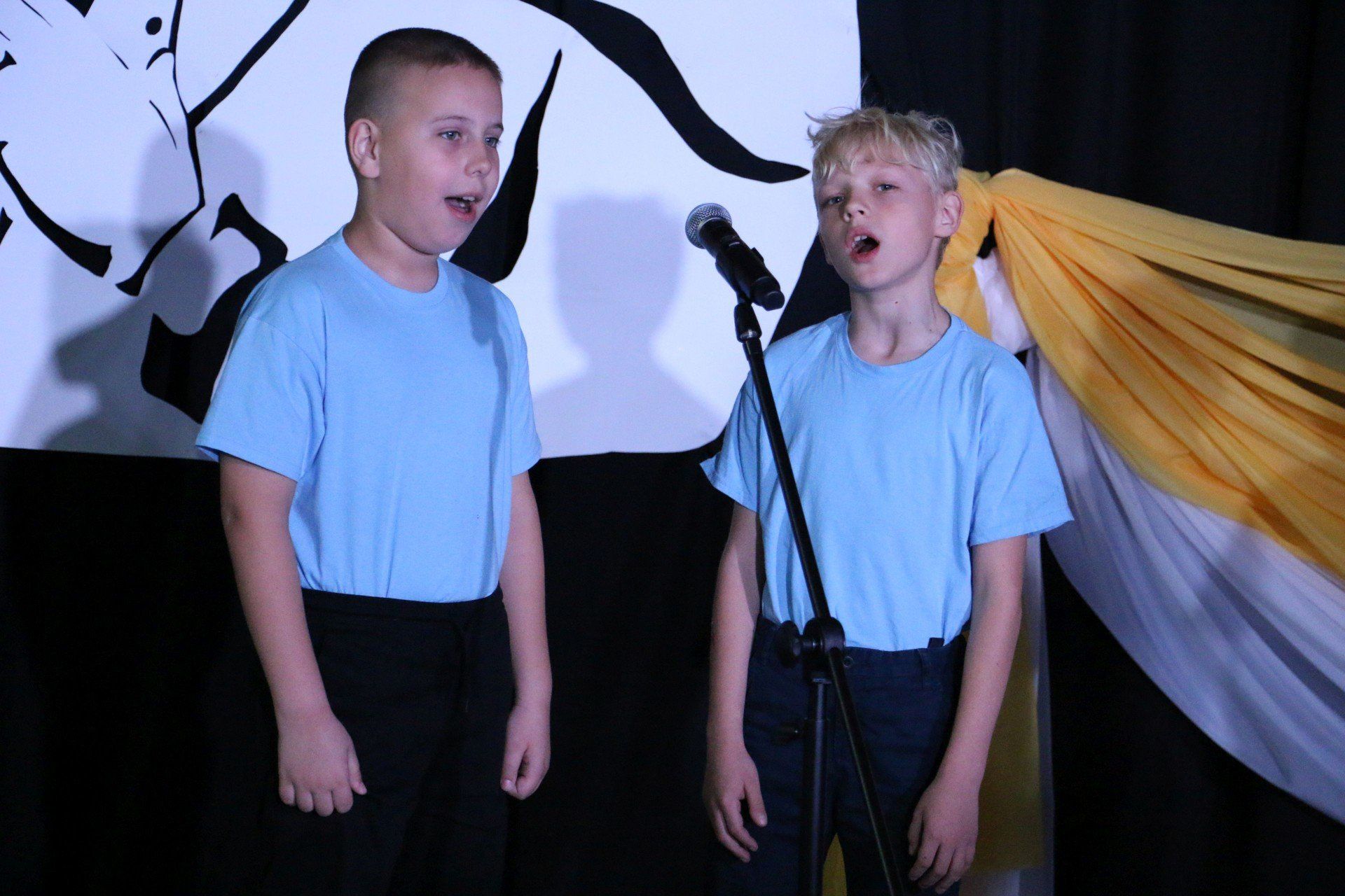 Galeria zdjęć z Festiwalu Piosenki Religijnej &#34;Śladami św. Jana Pawła II&#34; w Zbrachlinie 2025 - zobacz występy i emocje uczestników!