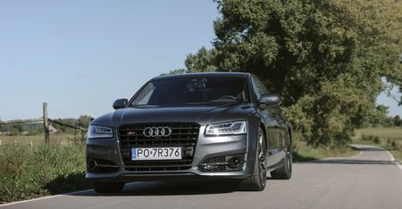 Audi S8 plus - zdjęcia, wnętrze, bagażnik