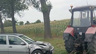 Wypadek w Budkowie. Volkswagen uderzył w ciągnik rolniczy. Dziecko trafiło do szpitala!